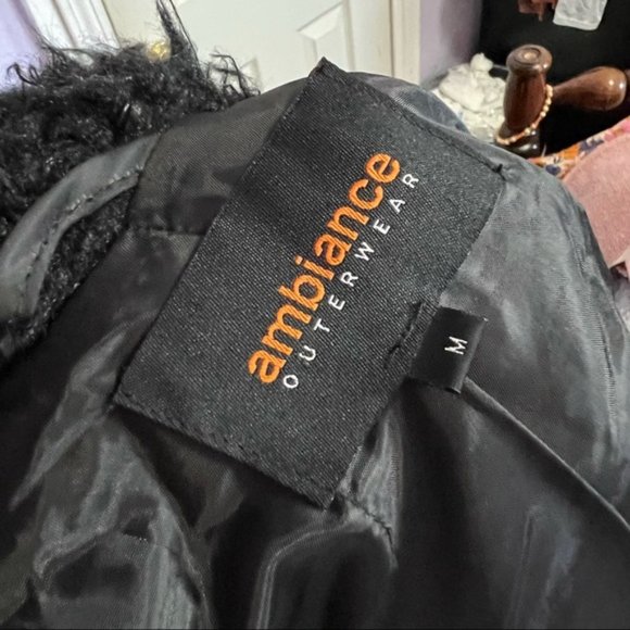 Black Fur Vest NWOT SZ MEDIUM - Picture 3 of 3